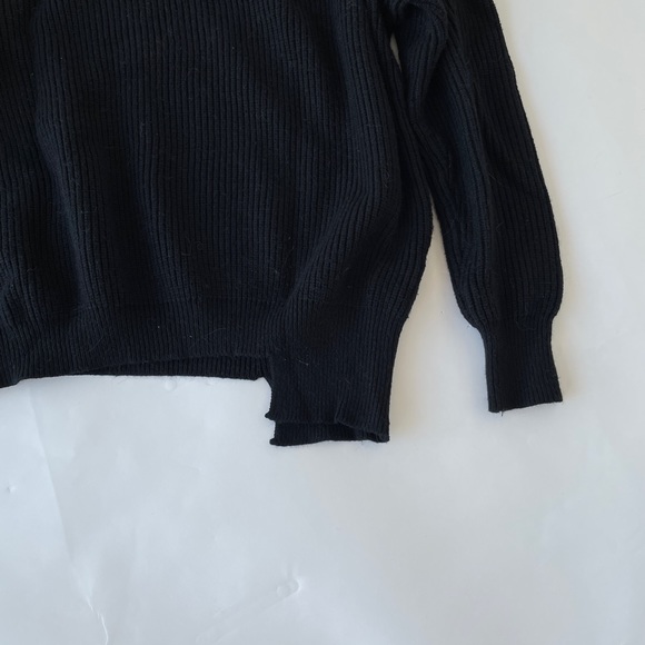 Slip sip hem oversized sweater (like new) - Picture 3 of 5